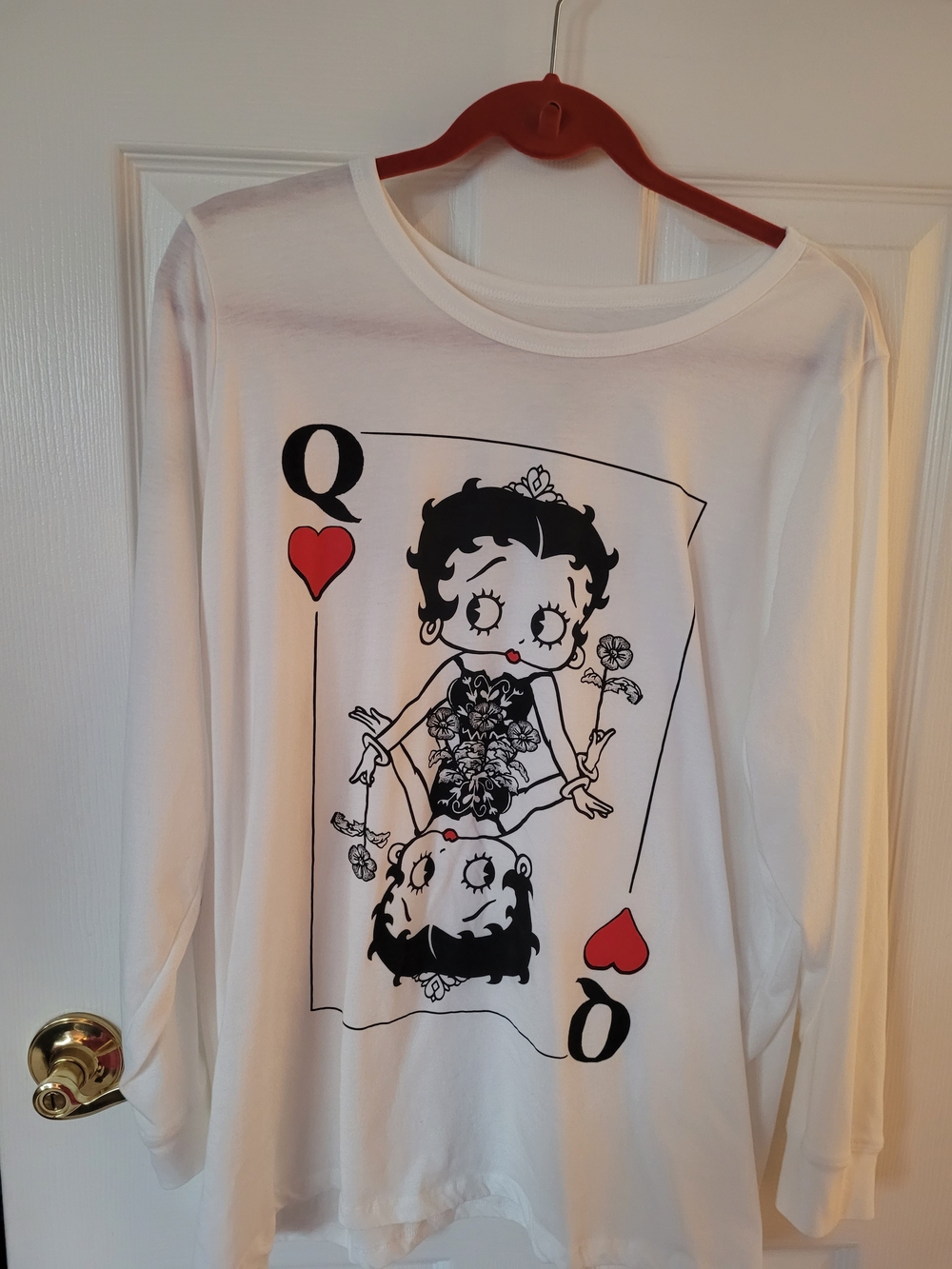 torrid White Long-Sleeve Betty Boop Queen of Hearts Graphic Tee
